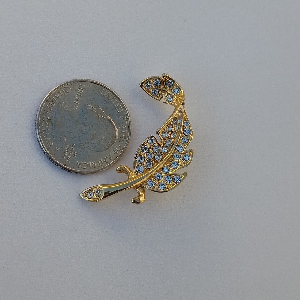 Vintage Gold tone rhinestone feather pin/brooch. - Picture 4 of 10